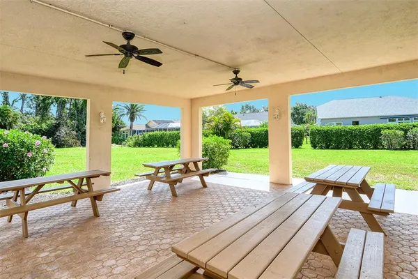 $2,400 | 4062 Westbourne Circle, Sarasota, FL 34238