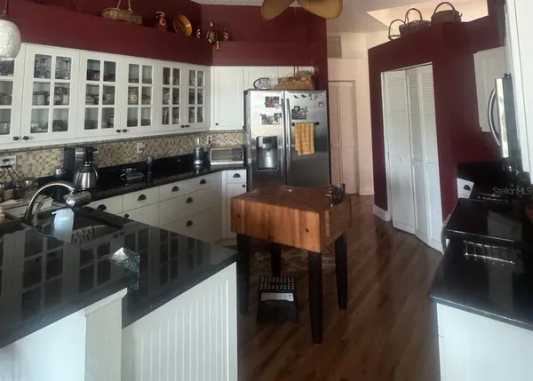$2,400 | 4062 Westbourne Circle, Sarasota, FL 34238