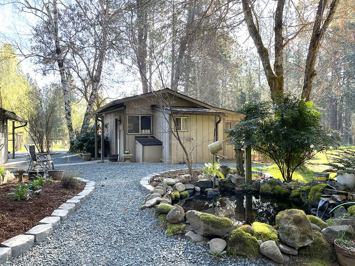 1035 Minthorne Road Rogue River, OR 97537 - Photo 25 of 41 Charming Guest Cottage (1 BR, 1 Full Bath); Koi pond