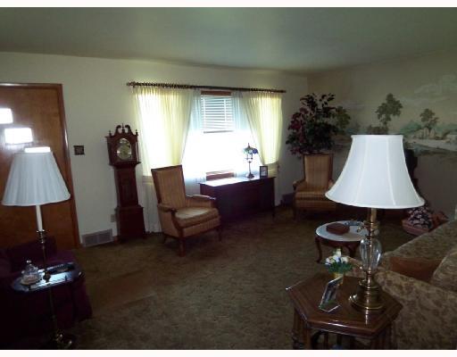 4411 Ivanhoe Road Sharpsville, PA 16150 - Photo 5 of 8 Living Room.