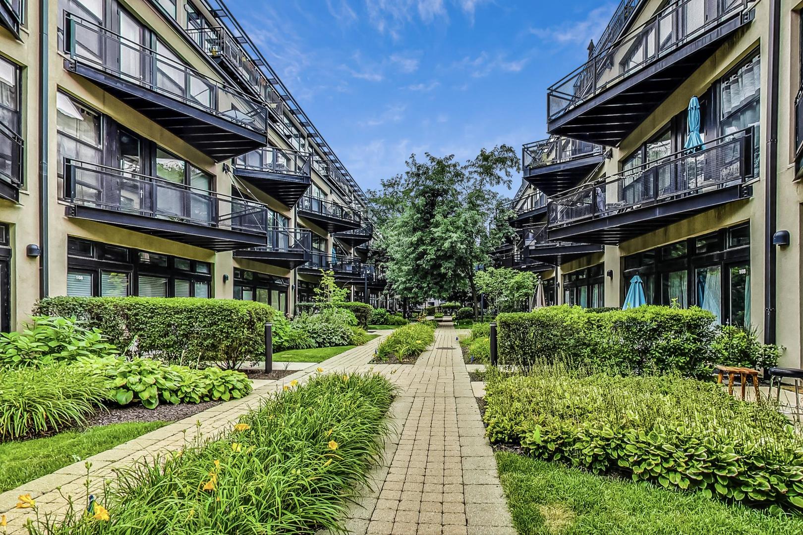 1001 West 15th Street, Unit 241 Chicago, IL 60608 - Photo 37 of 41 a view of multiple houses with a yard