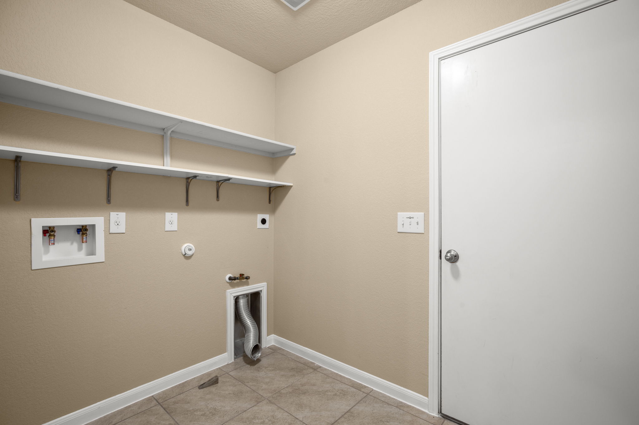 3100 Crystal Bend Drive Pflugerville, TX 78660 - Photo 22 of 32 Washroom featuring hookup for a gas dryer, washer hookup, hookup for an electric dryer, light tile patterned floors, and a textured ceiling