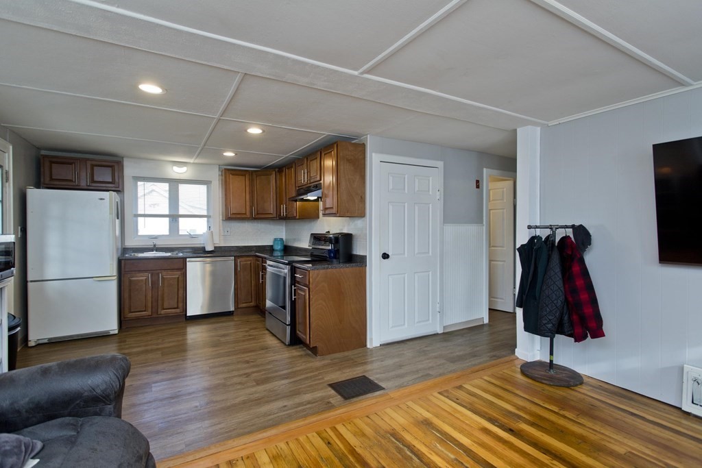 96 Labelle Street West Springfield, MA 01089 - Photo 12 of 35 Gallery Image 12