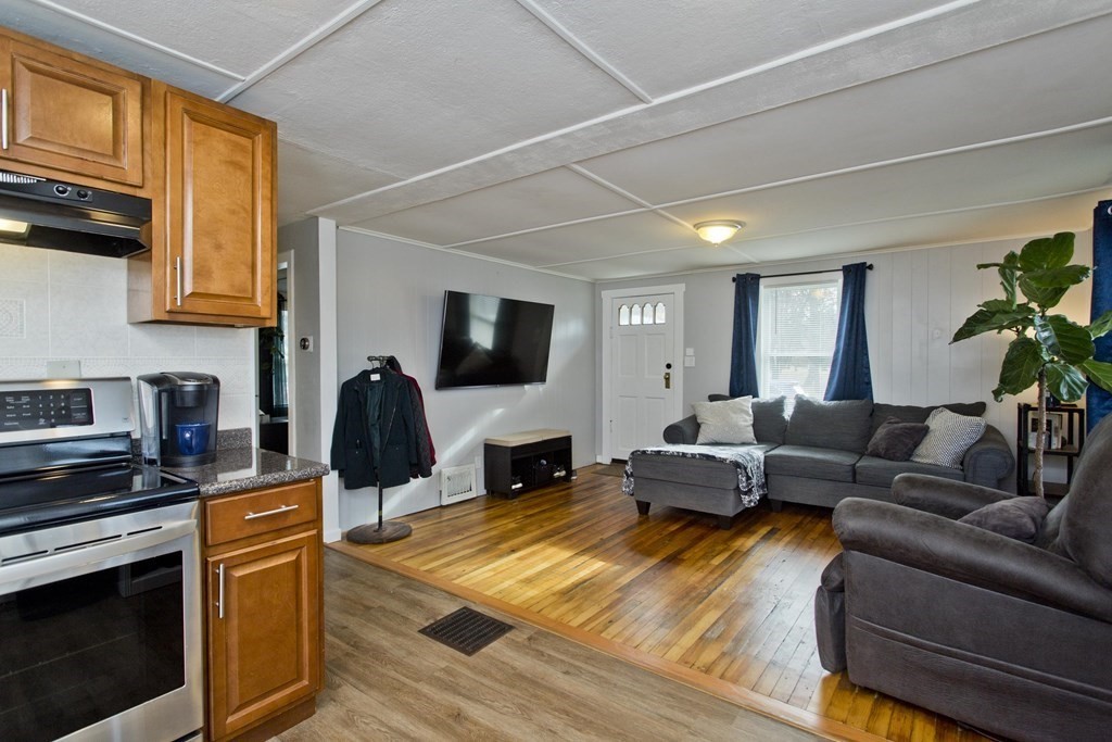 96 Labelle Street West Springfield, MA 01089 - Photo 17 of 35 Gallery Image 17