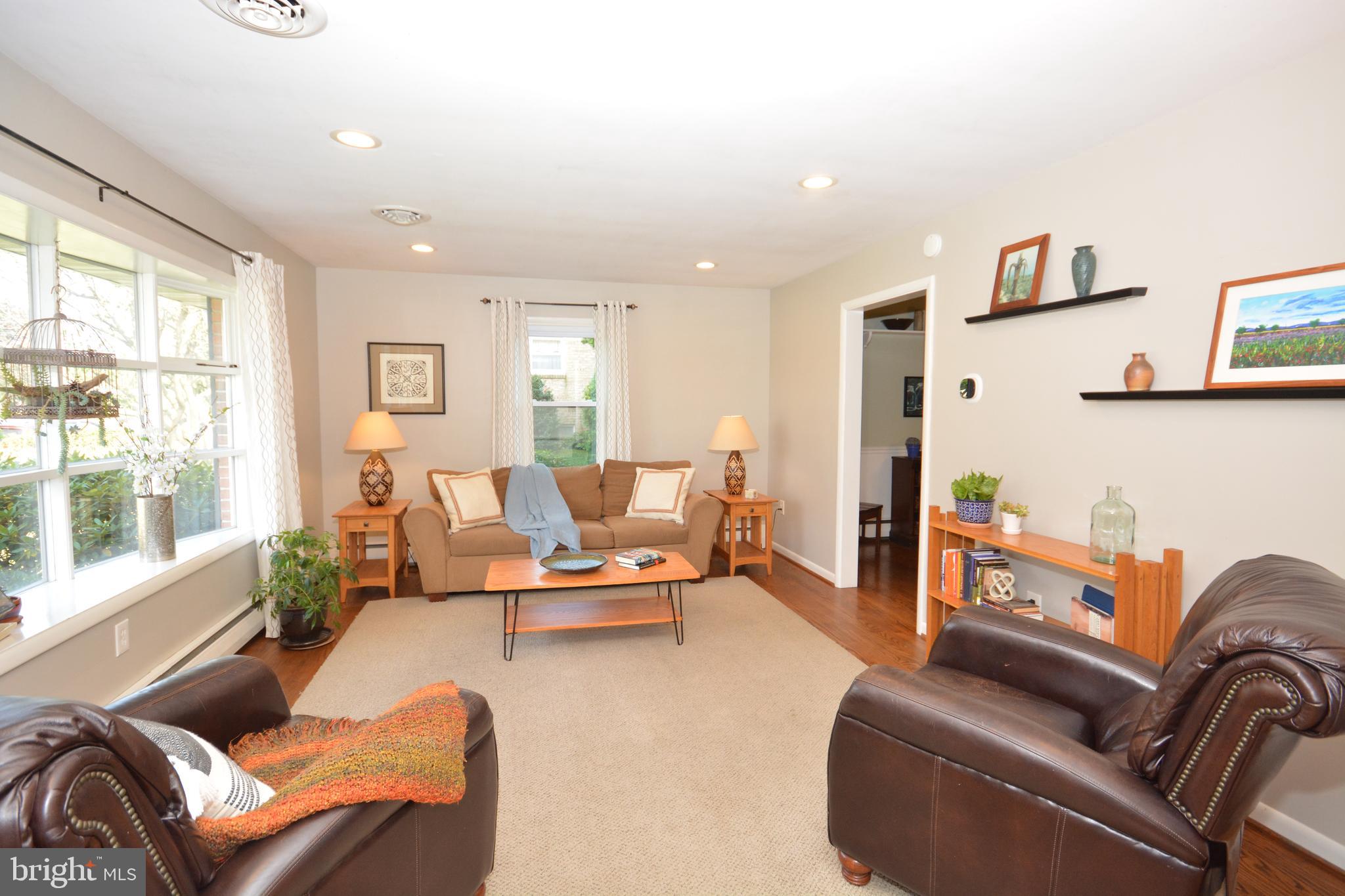 19 Wolf Road Akron, PA 17501 - Photo 12 of 42 Living Room