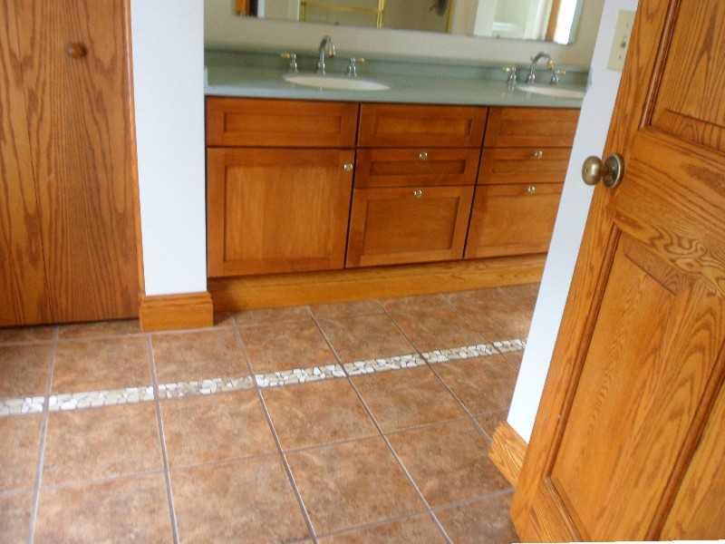 7 Kinsman Road Greenville, PA 16125 - Photo 13 of 19 Full Bath. Full bath has double vanity, ceramic tile flooring, linen closet