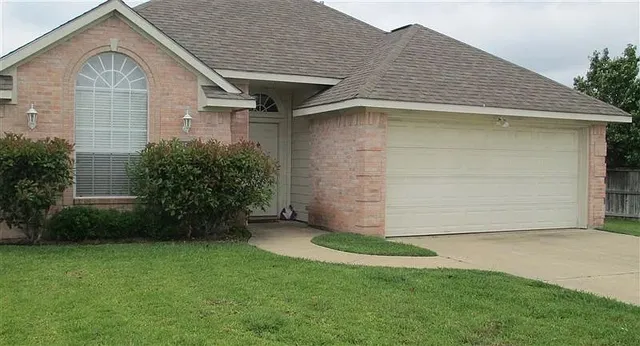 $2,175 | 2400 Trace Meadows, College Station, TX 77845