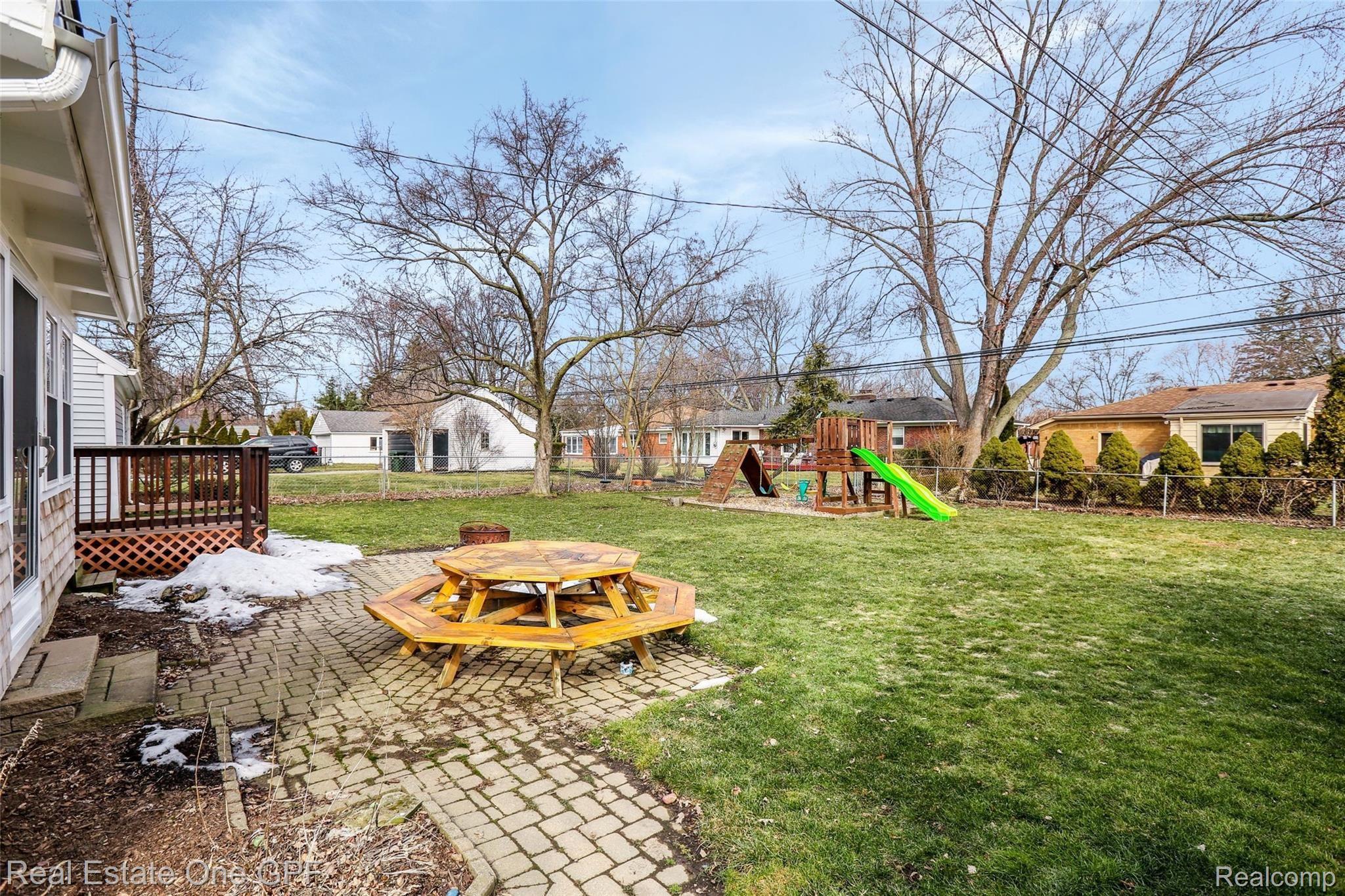 1094 Roslyn Road Grosse Pointe, MI 48236 - Photo 31 of 41 1094 Roslyn Rd0007.jpg