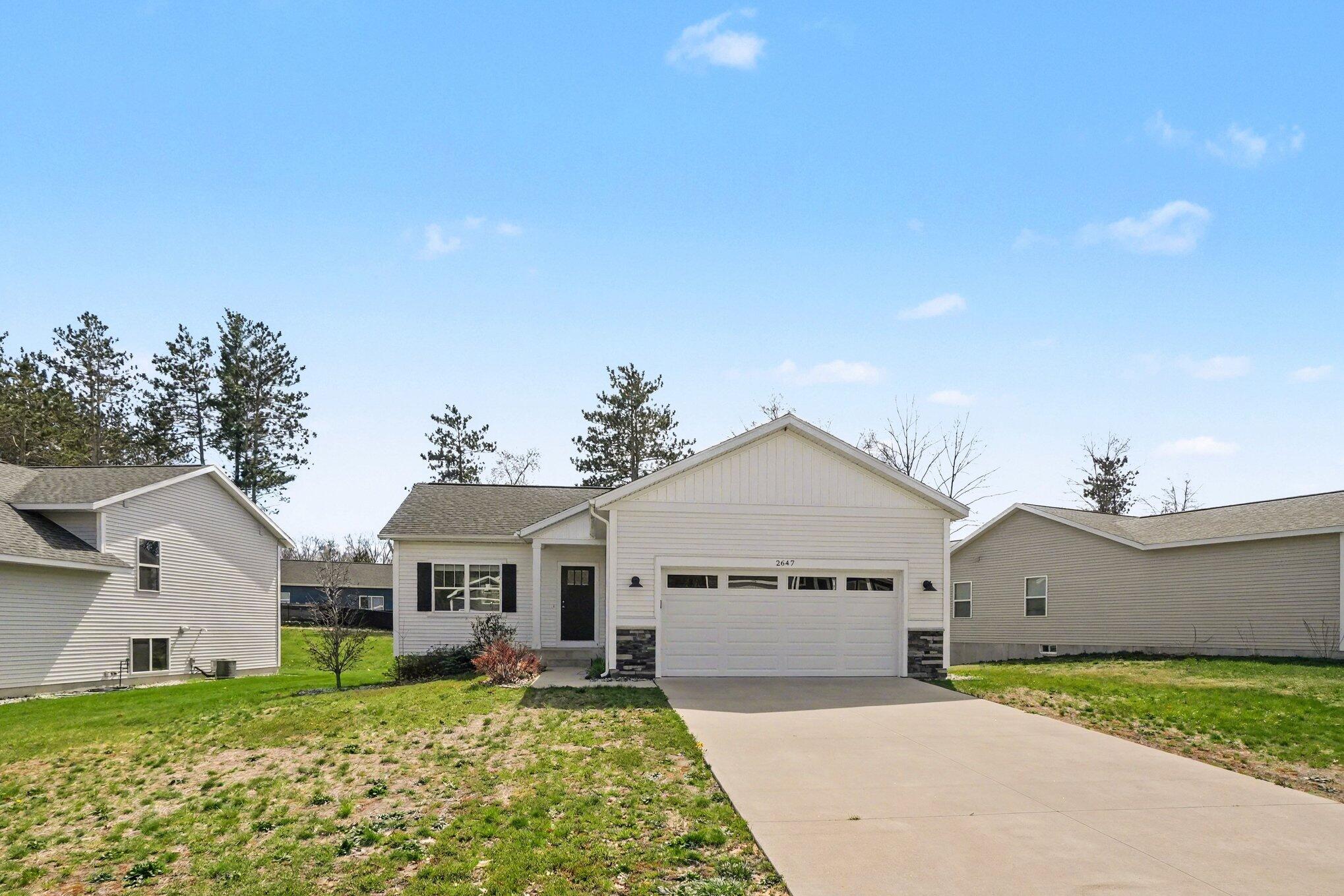 2647 Eagle Ridge Muskegon, MI 49444 - Photo 1 of 38 002_file_1521