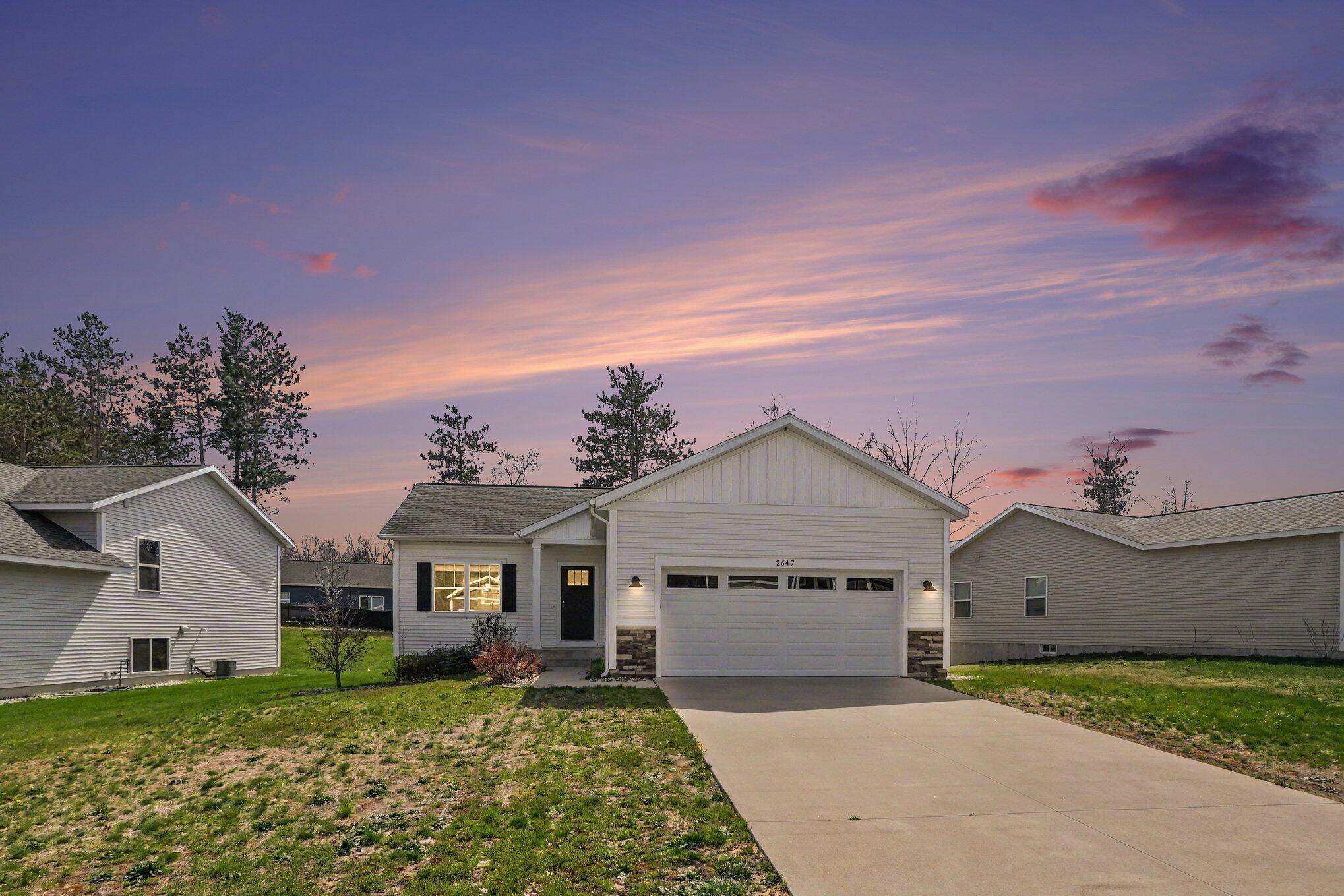 2647 Eagle Ridge Muskegon, MI 49444 - Photo 2 of 38 001_file_8379