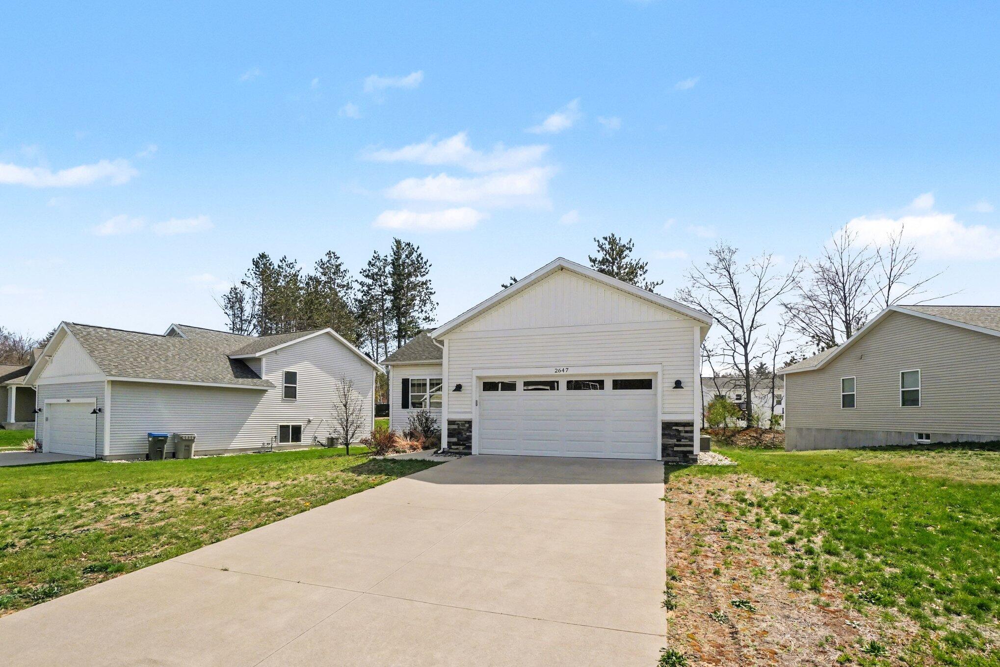 2647 Eagle Ridge Muskegon, MI 49444 - Photo 3 of 38 003_file_3101