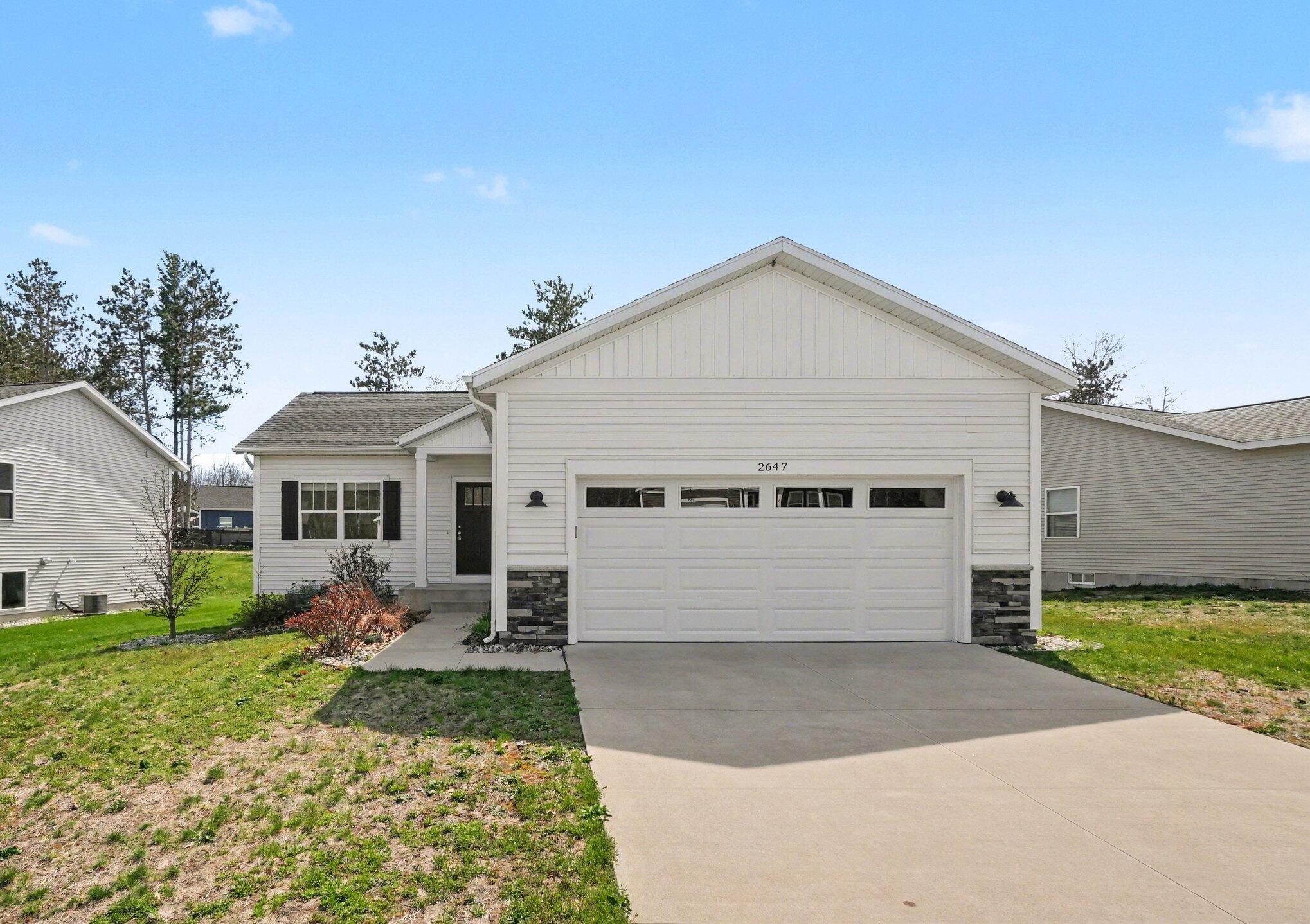 2647 Eagle Ridge Muskegon, MI 49444 - Photo 4 of 38 004_file_5323