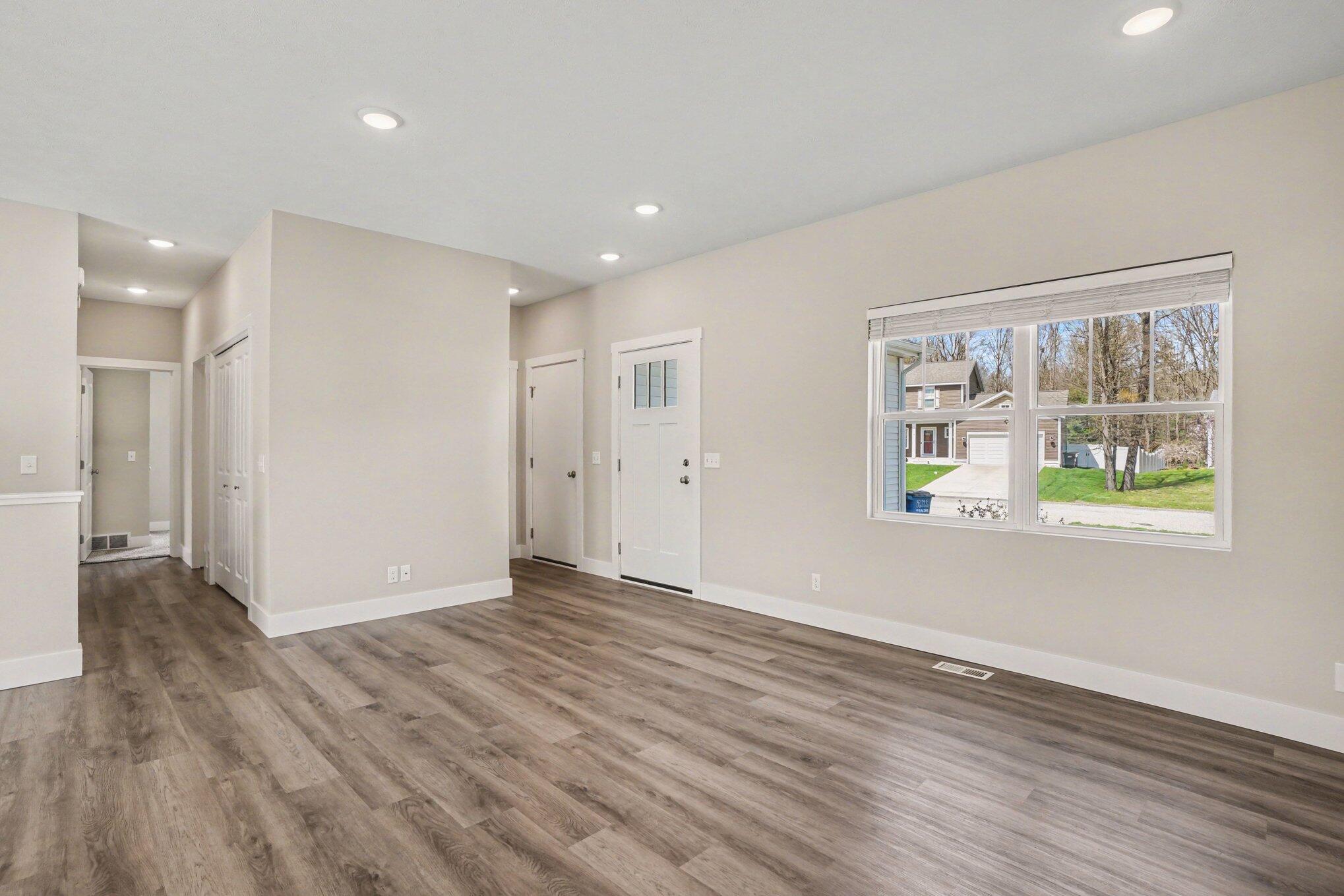 2647 Eagle Ridge Muskegon, MI 49444 - Photo 6 of 38 005_file_8113