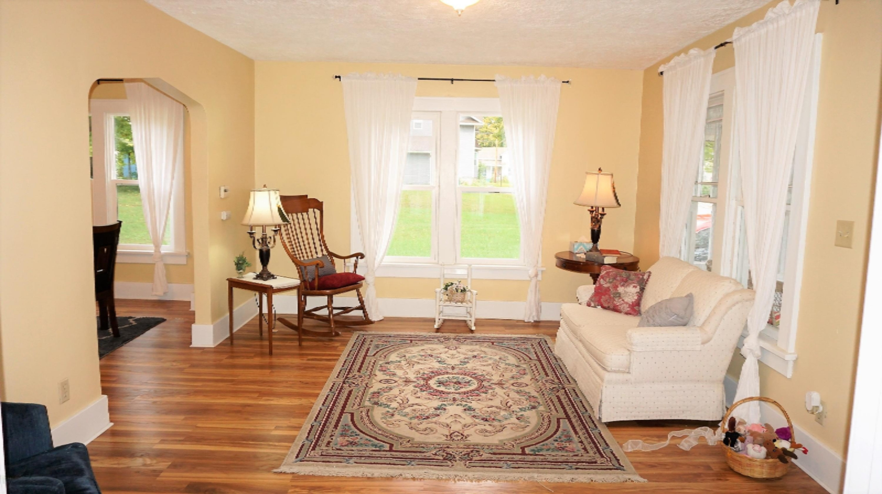 115 East Bronson Street Decatur, MI 49045 - Photo 4 of 32 Living Room