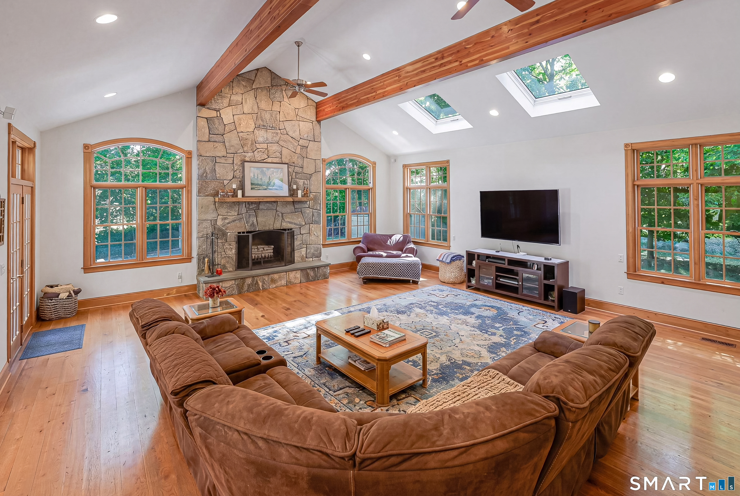 21 Geneva Road Norwalk, CT 06850 - Photo 7 of 36