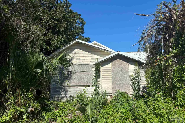 $99,000 | 906 North 63rd Avenue, Pensacola, FL 32506