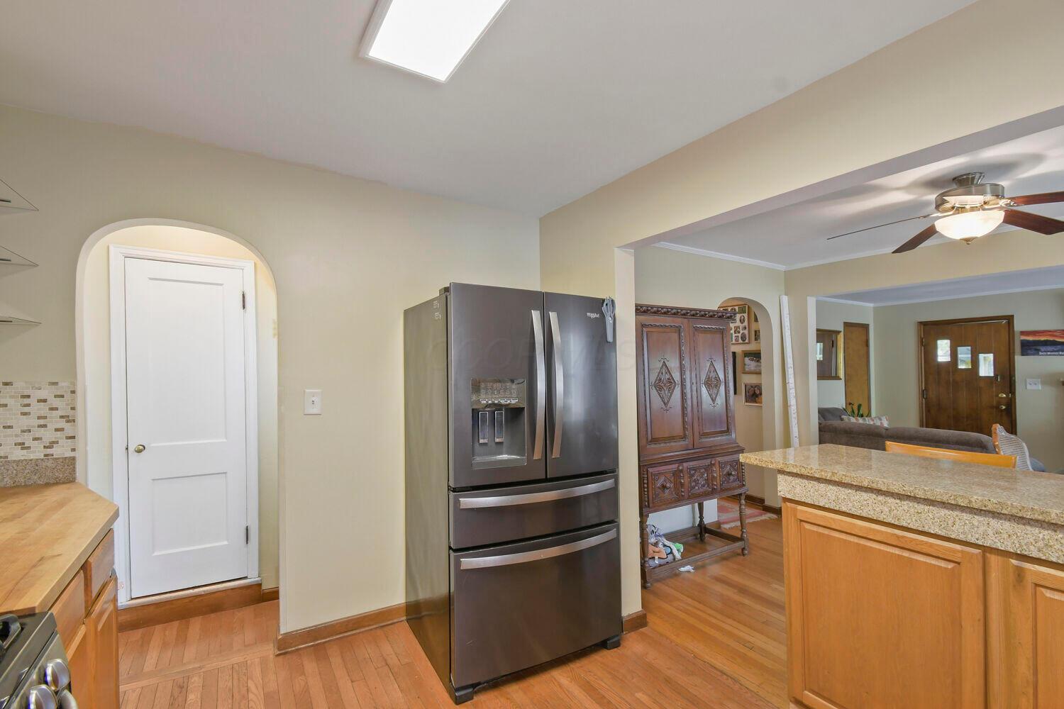 2732 Minerva Lake Road Columbus, OH 43231 - Photo 9 of 29 KITCHEN