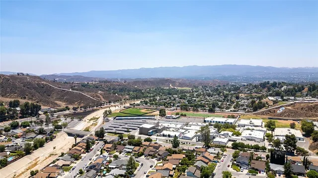 $709,000 | 27502 Caraway Lane, Saugus, CA 91350