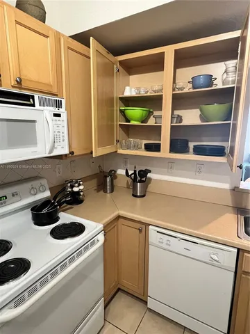 $2,650 | 6001 Southwest 70th Street, Unit 503, South Miami, FL 33143