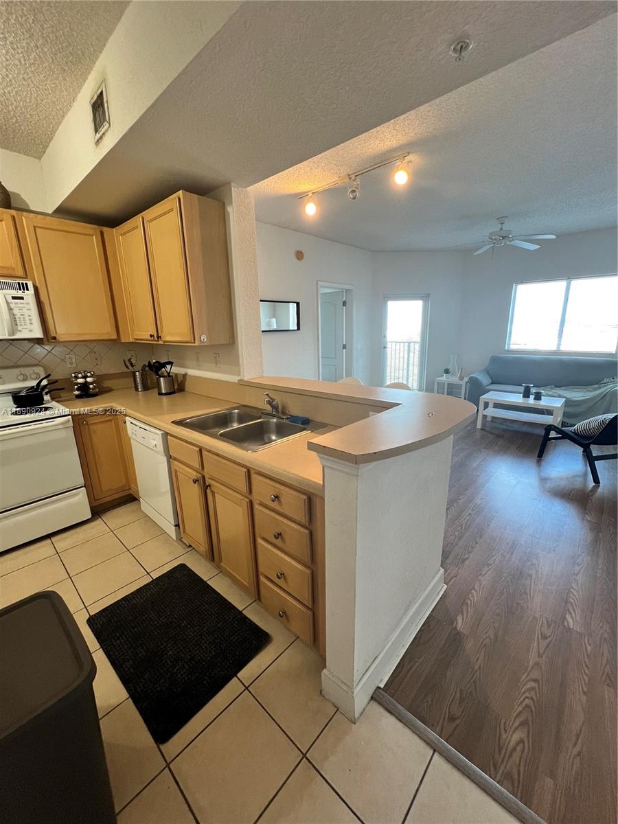 6001 Southwest 70th Street, Unit 503 South Miami, FL 33143 - Photo 20 of 34