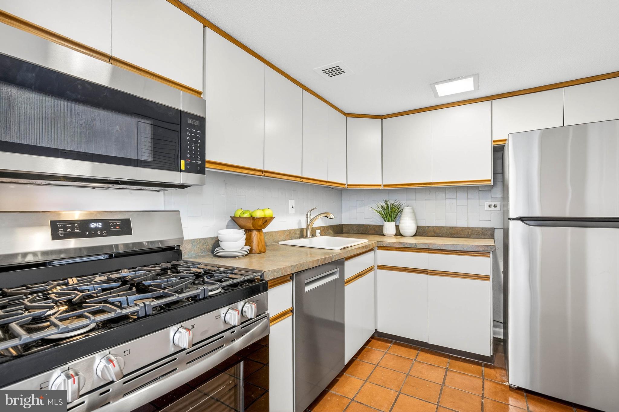 700 7th Street Southwest, Unit 826 Washington, DC 20024 - Photo 12 of 49