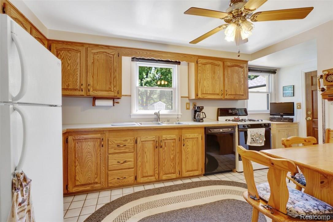 320 East Romeo Road Oakland, MI 48363 - Photo 9 of 29 9.jpg