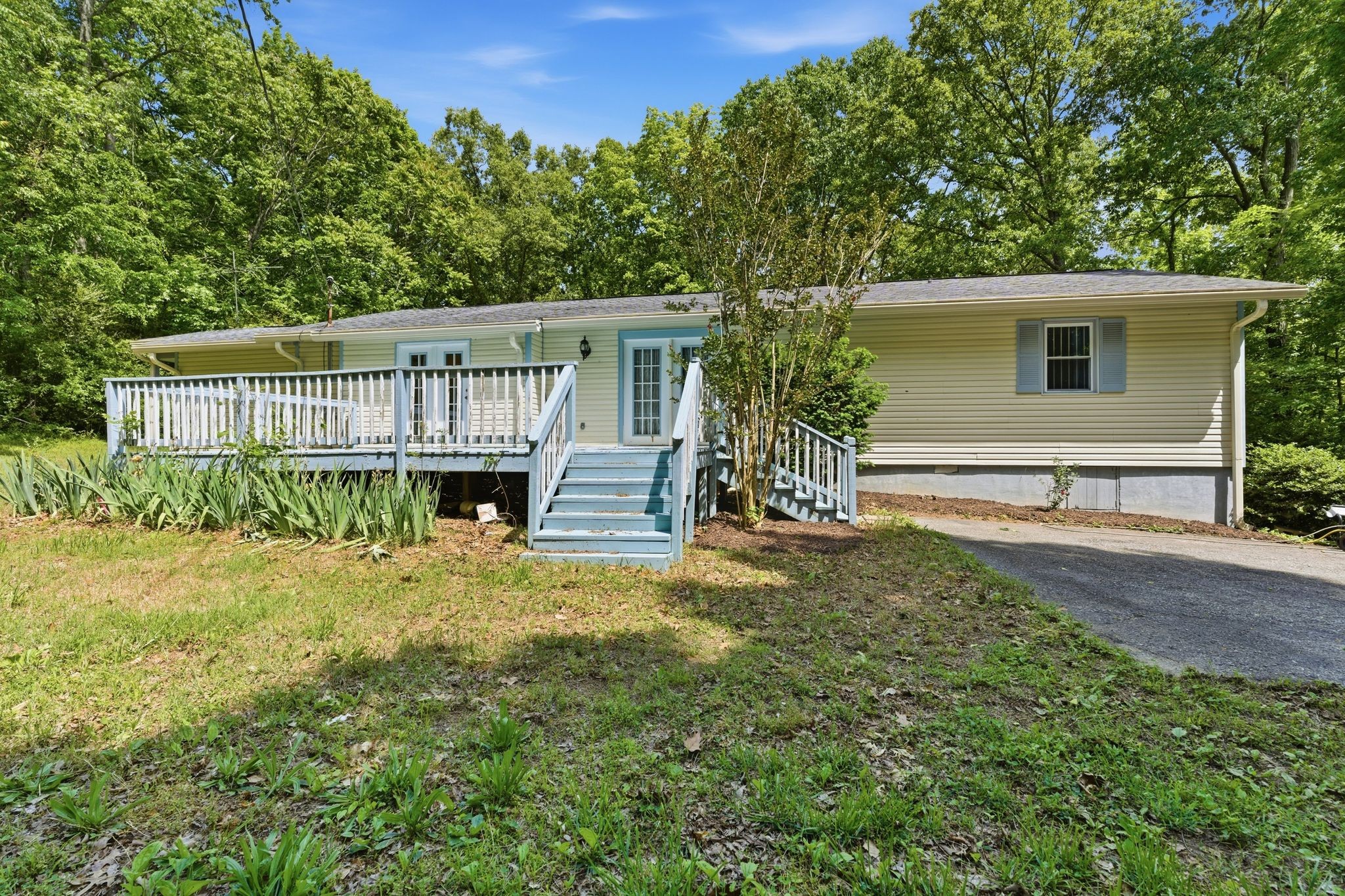 6603 Shedden Road Greenbrier, TN 37073 - Photo 27 of 30 front view of a house with a yard