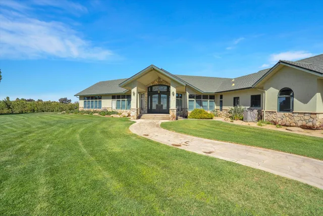 a view of an entryway with a floor