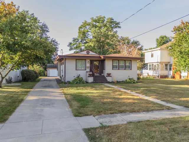 $130,000 | 528 East 2nd Street, El Paso, IL 61738