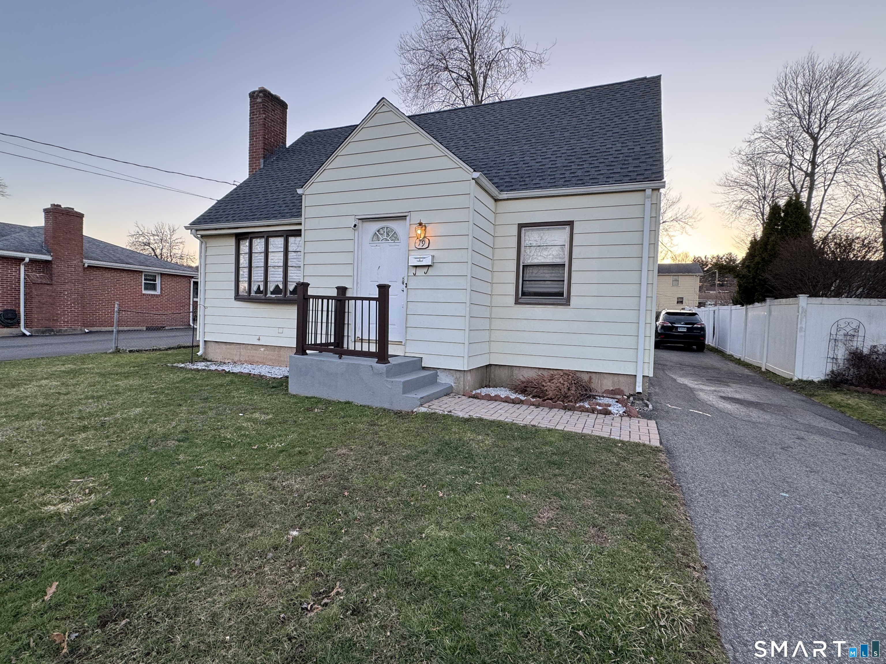 79 Goodwin Avenue Wethersfield, CT 06109 - Photo 4 of 27