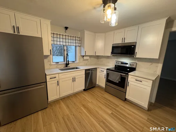 $2,900 | 79 Goodwin Avenue, Wethersfield, CT 06109