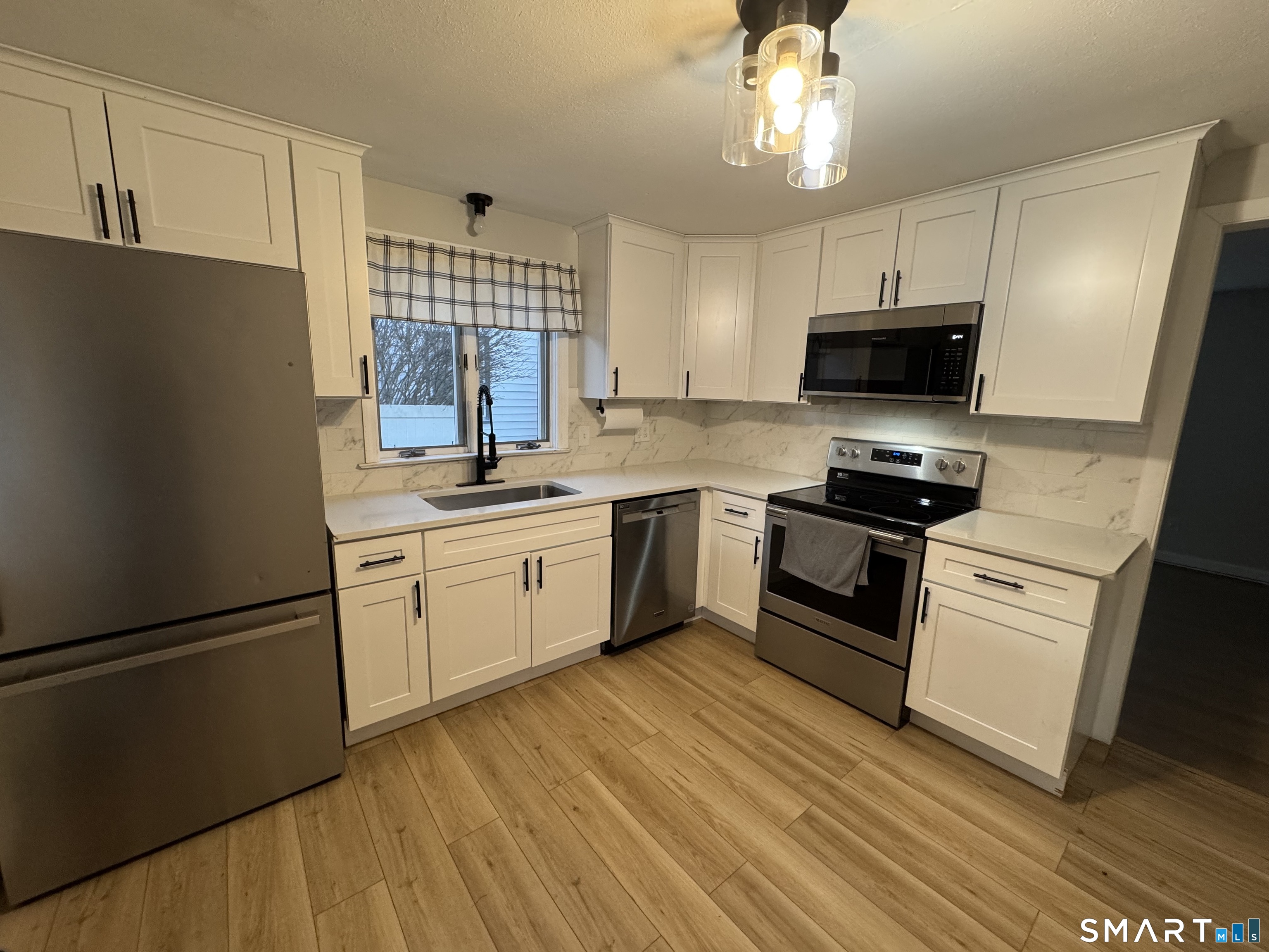 79 Goodwin Avenue Wethersfield, CT 06109 - Photo 8 of 27