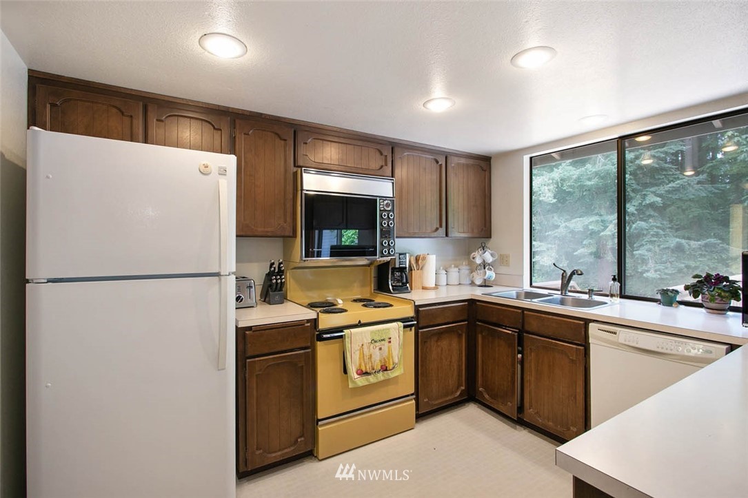 12122 Southeast 96th Place Renton, WA 98056 - Photo 2 of 14 Gallery Image 2