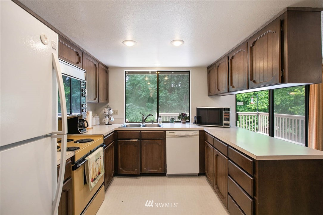 12122 Southeast 96th Place Renton, WA 98056 - Photo 3 of 14 Gallery Image 3