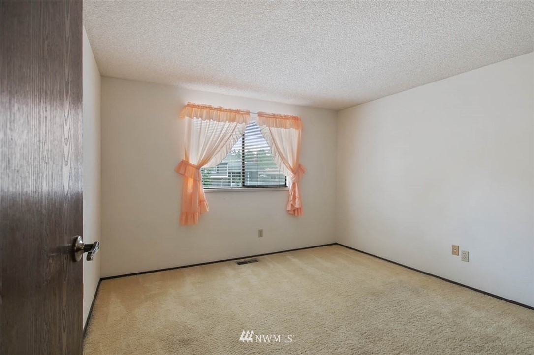 12122 Southeast 96th Place Renton, WA 98056 - Photo 8 of 14 Gallery Image 8