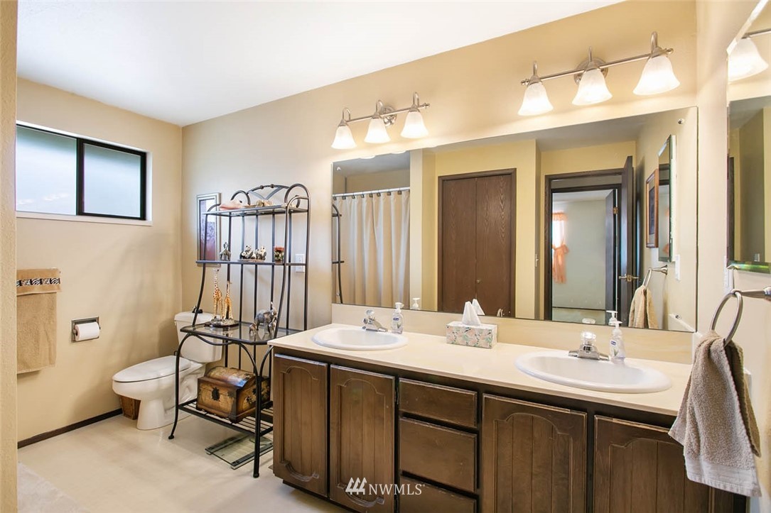 12122 Southeast 96th Place Renton, WA 98056 - Photo 9 of 14 Gallery Image 9