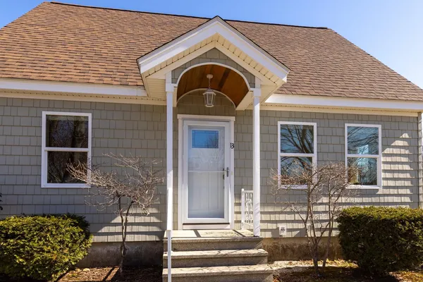 $490,000 | 13 Elmview Circle, Dover, NH 03820