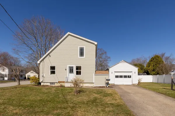 $490,000 | 13 Elmview Circle, Dover, NH 03820
