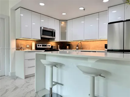 $699,000 | 7800 Collins Avenue, Unit 101, Miami Beach, FL 33141