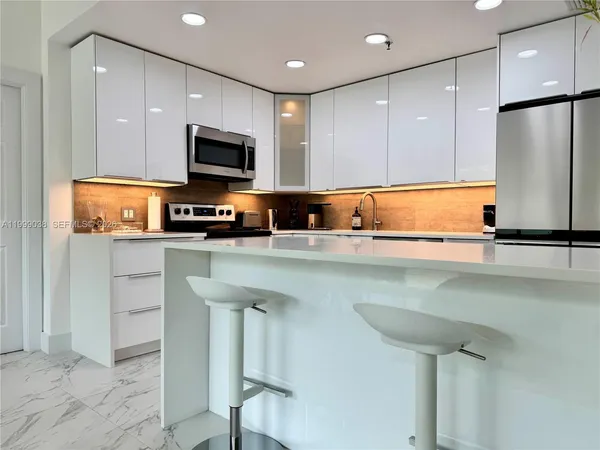 $699,000 | 7800 Collins Avenue, Unit 101, Miami Beach, FL 33141