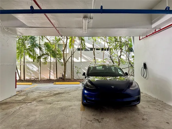 $699,000 | 7800 Collins Avenue, Unit 101, Miami Beach, FL 33141