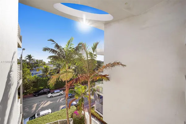 $699,000 | 7800 Collins Avenue, Unit 101, Miami Beach, FL 33141