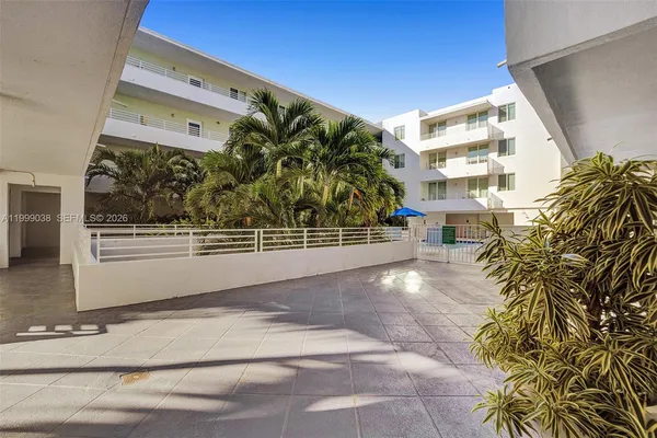 $699,000 | 7800 Collins Avenue, Unit 101, Miami Beach, FL 33141