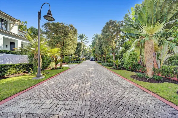 $699,000 | 7800 Collins Avenue, Unit 101, Miami Beach, FL 33141