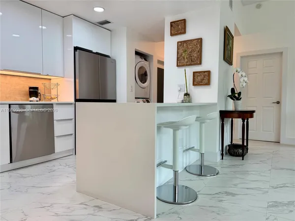 $699,000 | 7800 Collins Avenue, Unit 101, Miami Beach, FL 33141