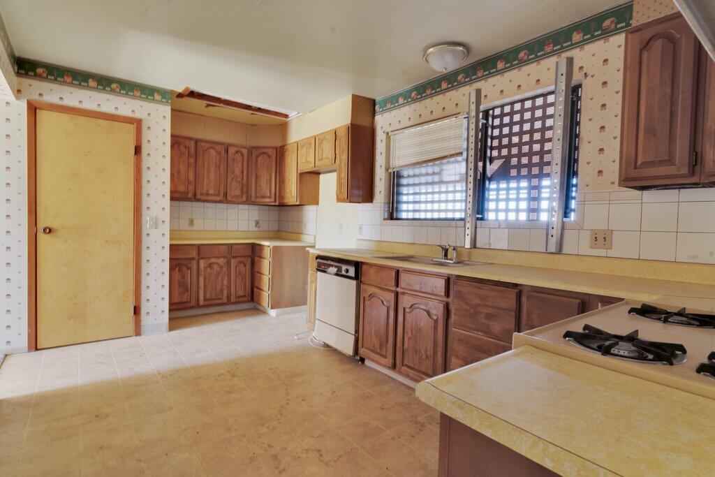 925 Inca Trail Yucca Valley, CA 92284 - Photo 16 of 31 a kitchen with stainless steel appliances granite countertop a sink stove and cabinets