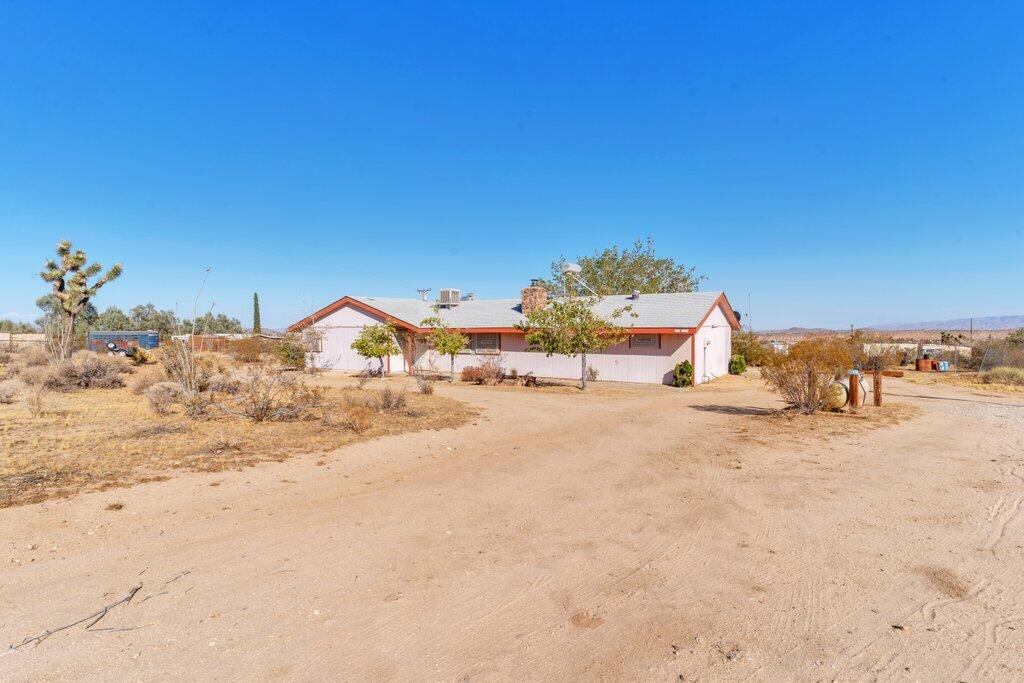 925 Inca Trail Yucca Valley, CA 92284 - Photo 2 of 31 a view of a road with a building in the background