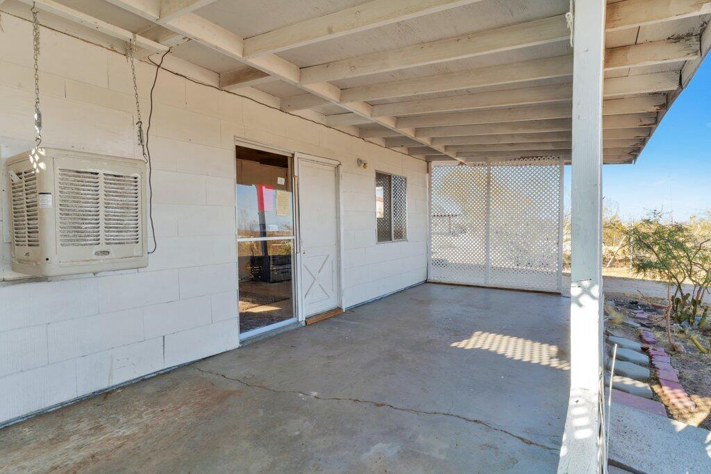 925 Inca Trail Yucca Valley, CA 92284 - Photo 23 of 31 a view of a hallway with wooden floor and a window