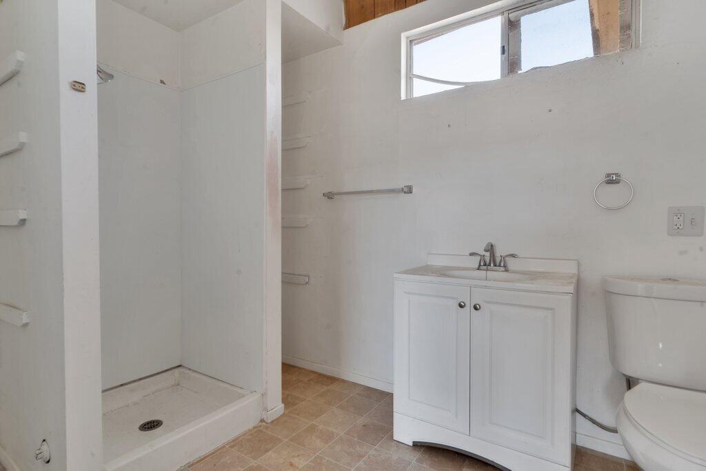 925 Inca Trail Yucca Valley, CA 92284 - Photo 26 of 31 a bathroom with a shower a toilet and sink