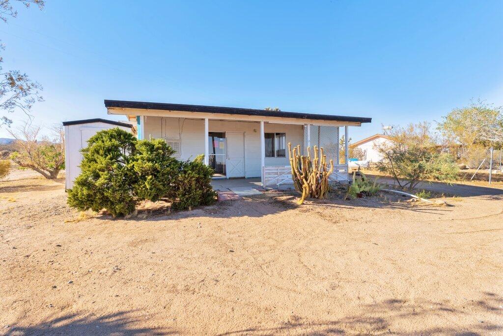 925 Inca Trail Yucca Valley, CA 92284 - Photo 31 of 31 a front view of a house with a yard and garage
